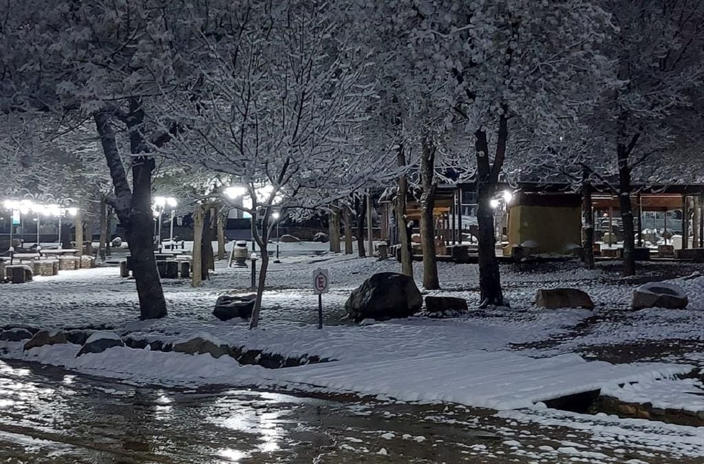 Primavera inusual: nieve en El Manzano Histórico (Tunuyán) este 21 de septiembre (Twitter Radio Mitre Mendoza)