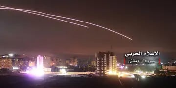 Israel disparando misiles hacia Damasco, en Siria