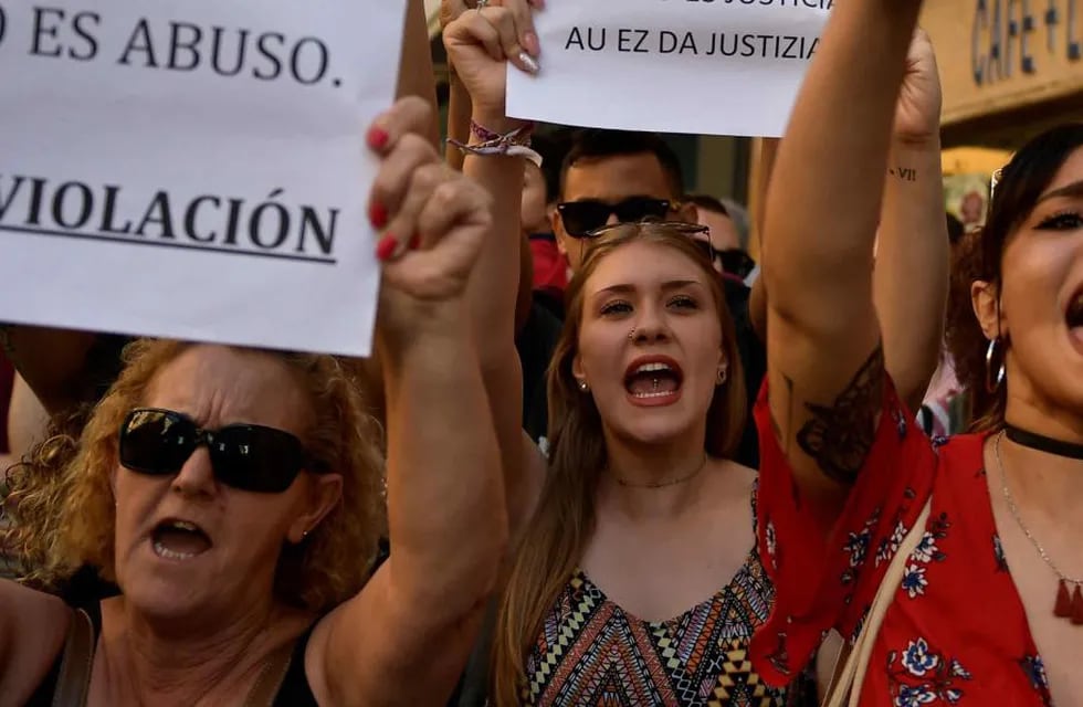 Españolas en reclamo una ley que defienda a las víctimas de violencia sexual | Clarín