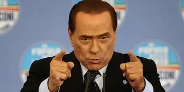 Berlusconi está contento con su decisión de no traer a Tevez (Foto: AP).