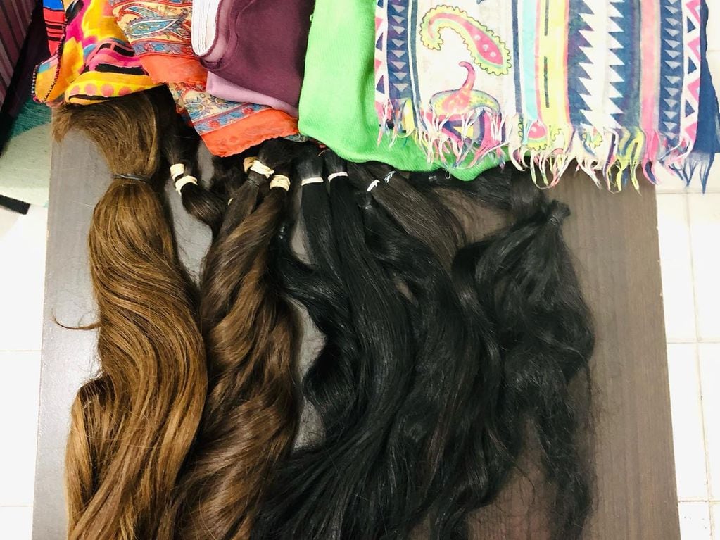 Hay quienes buscan donaciones de pelo para hacer pelucas para pacientes con cáncer