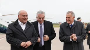 Alberto Fernández junto a Juan Manzur y Osvaldo Jaldo