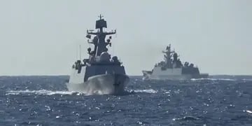 Buques de guerra chinos y rusos
