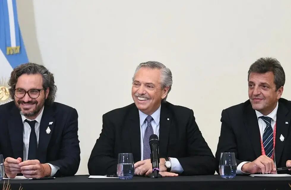 Santiago Cafiero, Alberto Fernández y Sergio Massa (Presidencia).