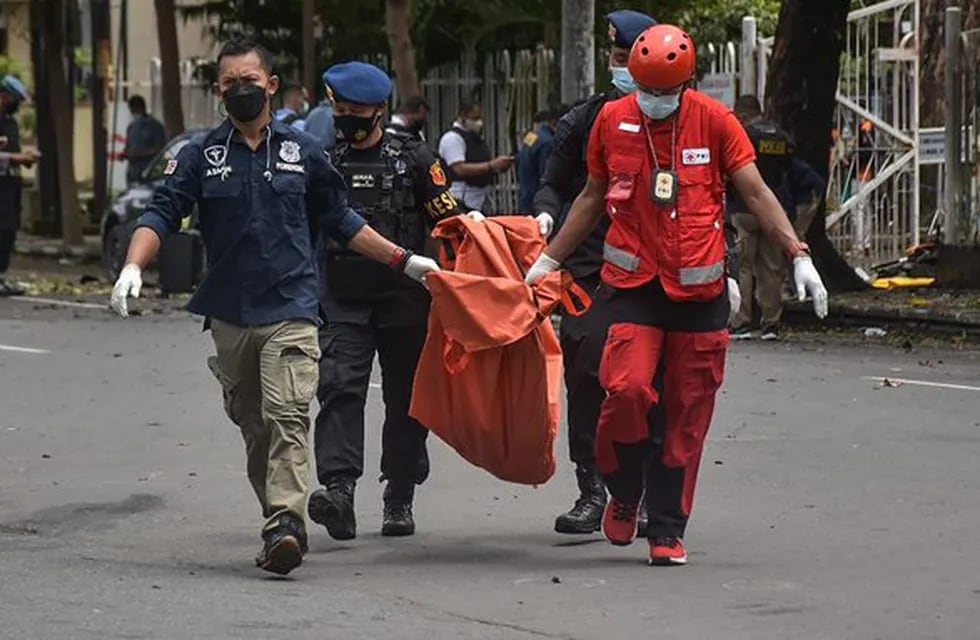 El atentado fue en indonesia después de la misa por Domingo de Ramos.