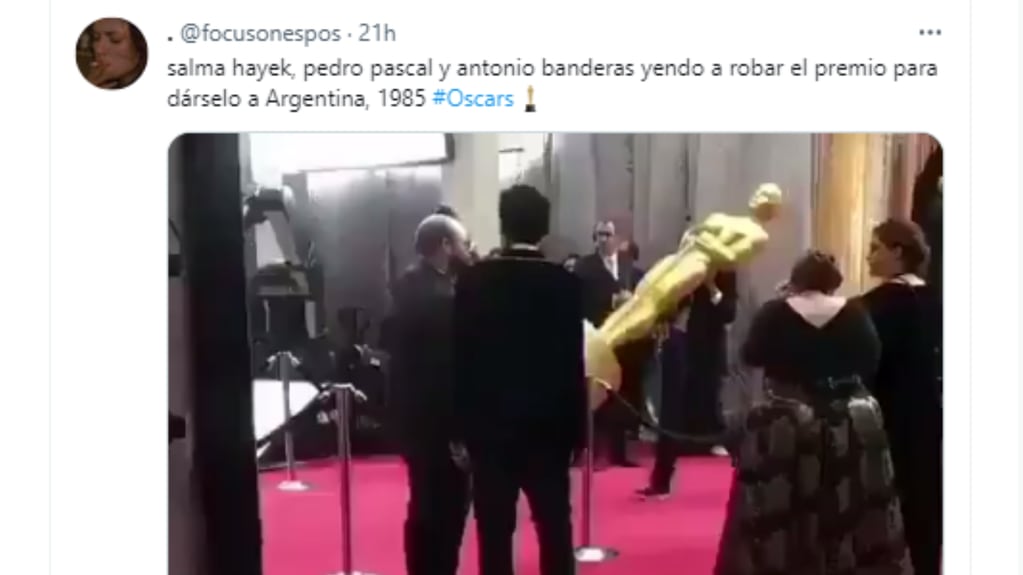 Las redes sociales no tardaron en reaccionar al momento donde Salma Hayek anunció que "Argentina, 1985" no había ganado el Oscar. Gentileza: Foto captura Twitter @focusonespos.
