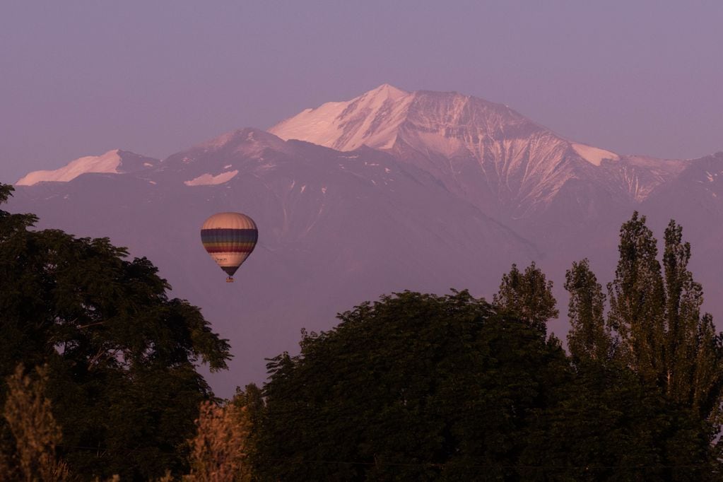 Vuelos en globo por el "Jardín de Mendoza", es una de las actividades que se desarrolla en Junín.