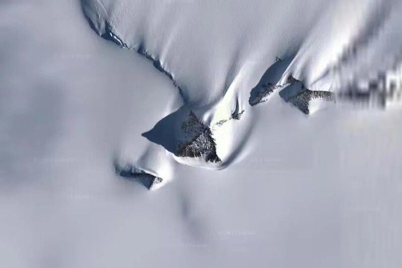 Las "pirámides antárticas" vistas desde el aire. Foto: Google Earth