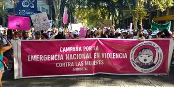 Fotos y video: miles de mujeres se movilizan en su día por las calles de Mendoza