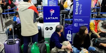 Latam deja de operar vuelos de cabotaje en Argentina.