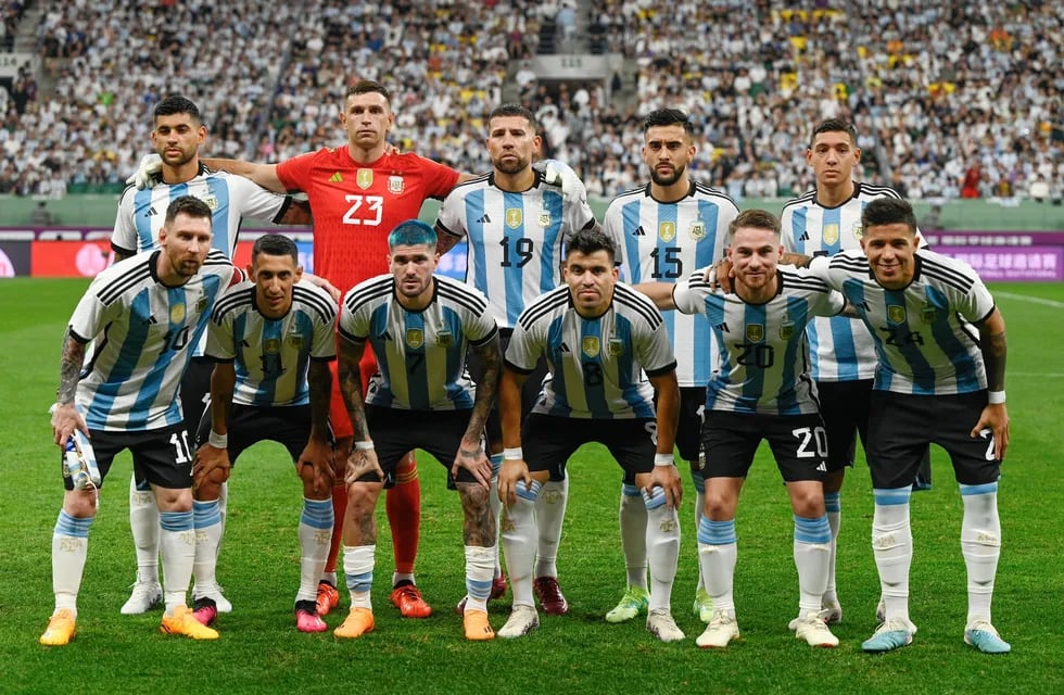 La formación de la Selección Argentina vs. Australia en China. / AFP