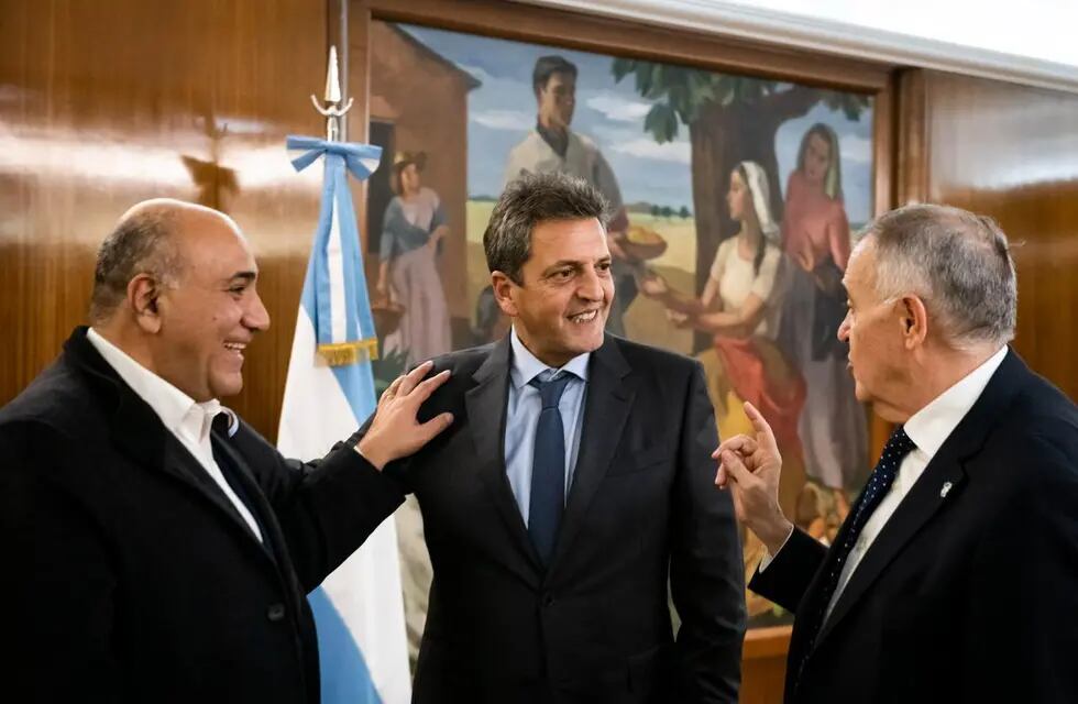 El ministro de Economía Sergio Massa se reunirá con el gobernador de Tucumán Juan Manzur y el próximo mandatario tucumano Osvaldo Jaldo. Foto: Twitter