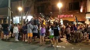 Festejos en la calle Arístides de Mendoza por Argentina campeón