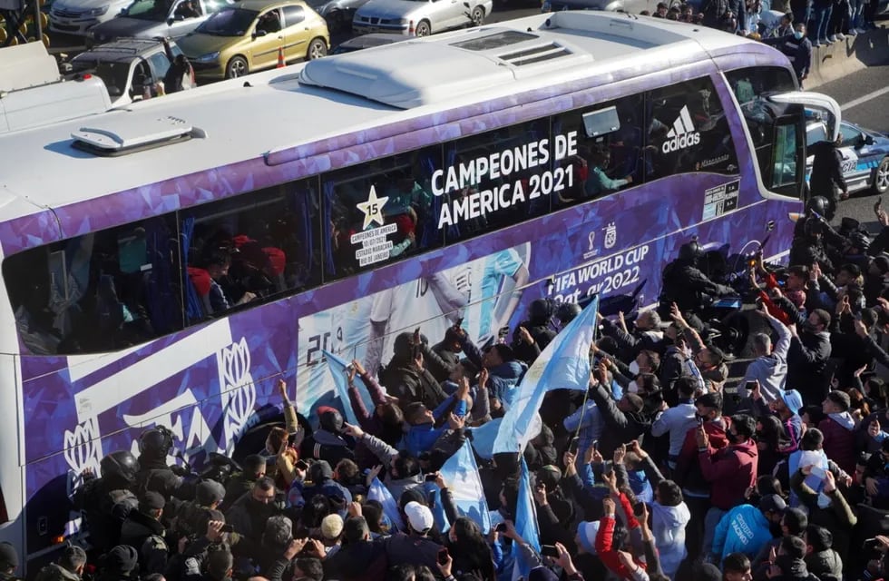 La Selección Argentina volvió a Ezeiza y recibió el amor de los hinchas