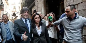 El líder catalán pidió no reaccionar de manera violenta a la intervención de España tras declararse la independencia por el Parlamento.
