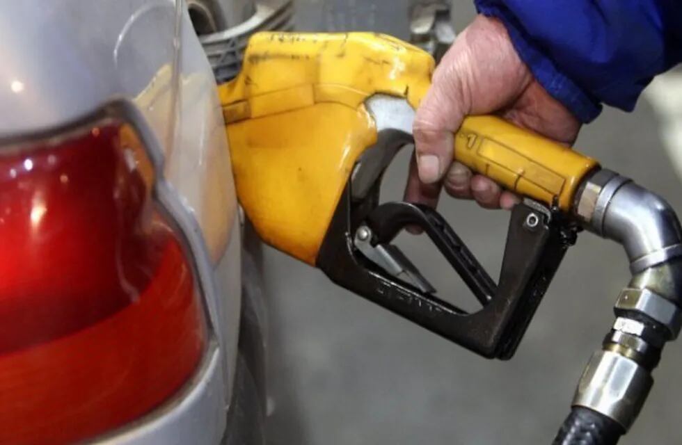 Aumenta la nafta por una suba de impuestos a los combustibles: sería al menos de 1,3%