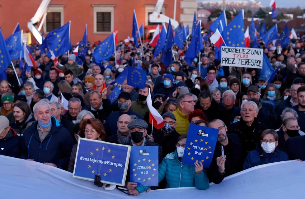 Más de 100.000 personas en las calles rechazando la salida de Polonia de la UE