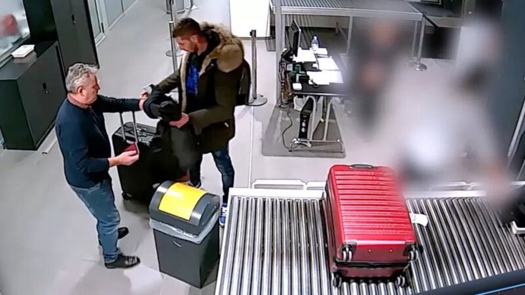La última vez que se lo vio a Emiliano Sala con vida, en el aeropuerto de Nantes. Foto: AAIB