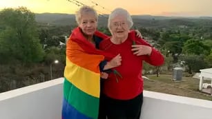 Compartió una foto de su abuela con la novia en día de la Visibilidad Lésbica