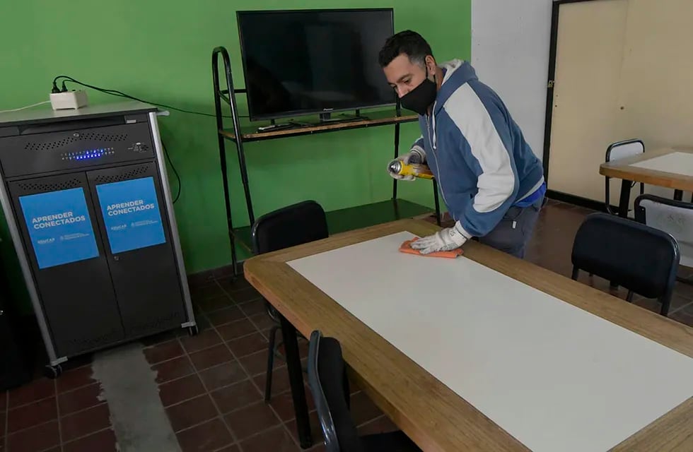 La escuela José Vicente Zapata comenzó el dictado de clases bajo el nuevo protocolo de salud con pocos alumnos por las burbujas.  Orlado Pelichotti / Los Andes