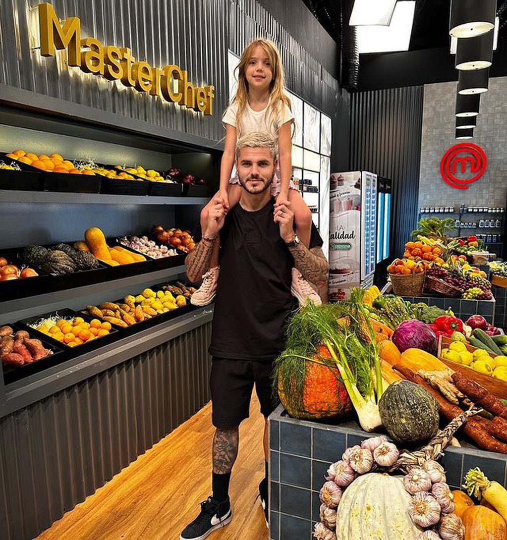 Mauro y su hija Isabella en el almacén de Masterchef