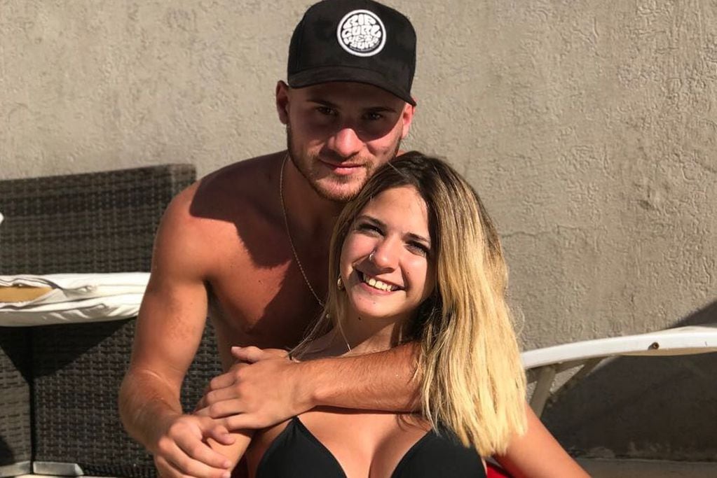 El jugador y su actual novia en 2017, cuando eran "mejores amigos". (Instagram @alemacallister).