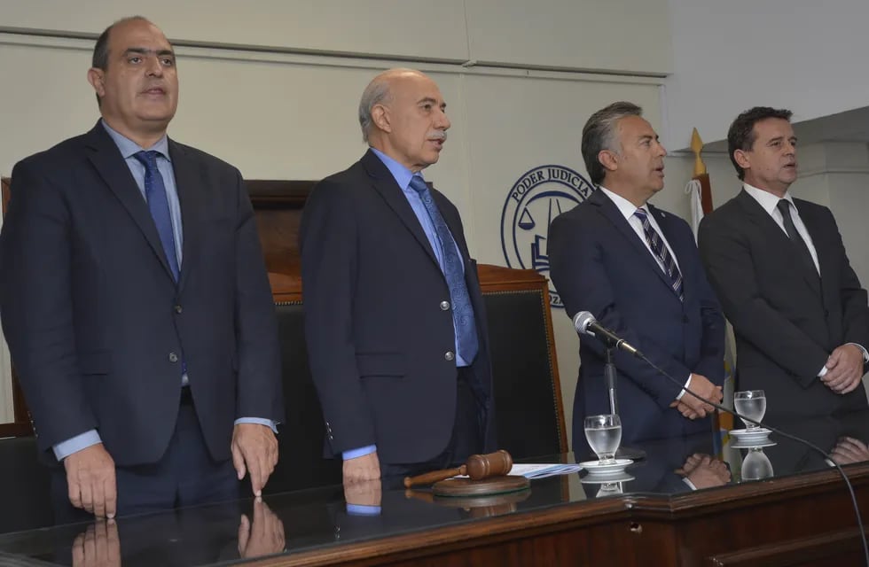 Adaro, Valerio (quien pidió la audiencia) y Palermo, con el ex gobernador Cornejo, quien cuestiona el garantismo.
