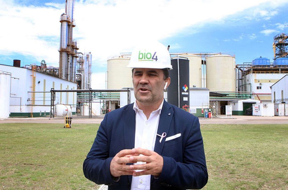 El neuquino Martínez en la planta de biocombustibles Bio4. (Gentileza Puntal)