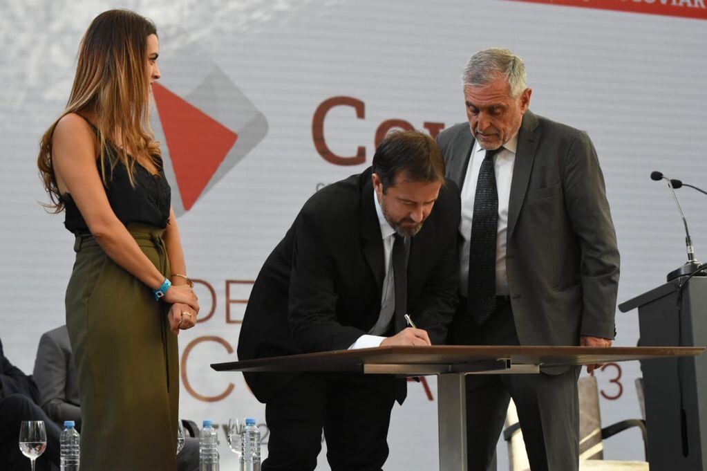 Mario González, presidente electo de Coviar junto a José Zuccardi, su antecesor y actual vicepresidente. Foto: Mariana Villa/Los Andes