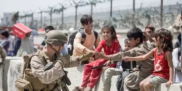Niños evacuados de Kabul.