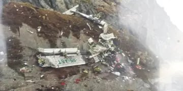 Encontraron los restos del avión que desapareció en Nepal con 22 personas a bordo