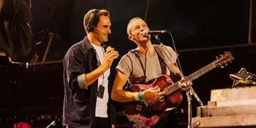 Roger Federer se subió al escenario durante un recital de Coldplay