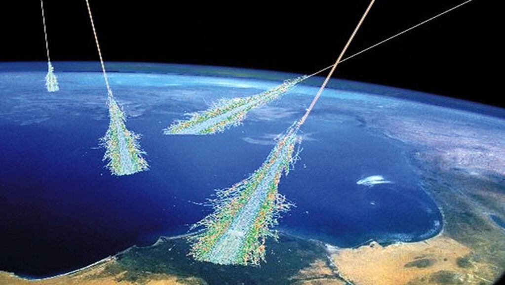 Figura artística representando la cascada de rayos cósmicos que llegan a la Tierra.