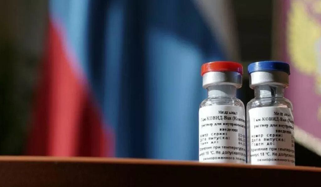 Tras la polémica por Putin, el gobierno argentino aclaró que la vacuna rusa sí es segura y eficaz en mayores de 60 años - 