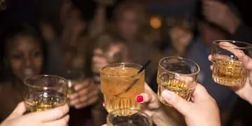 Revelan que el consumo excesivo de alcohol sube el riesgo de contagio por coronavirus