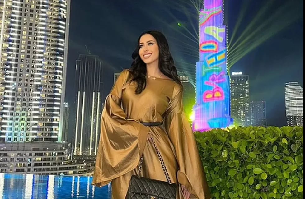 Linda Andrade (en la foto) es la esposa de un millonario y ahora vive en Dubai. La joven de 23 años comparte regularmente videos de 'día en mi vida' como millonaria.