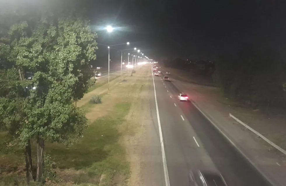 Volvió la luz en el Acceso Sur - Ruta Nacional 40 - Vialidad Mendoza