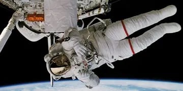 Astronauta Mark Lee de la Nasa. Científicos han propuesto una forma potencialmente mejor de producir oxígeno para los astronautas en el espacio utilizando el magnetismo. (Picryl.com/Europa Press/DPA)