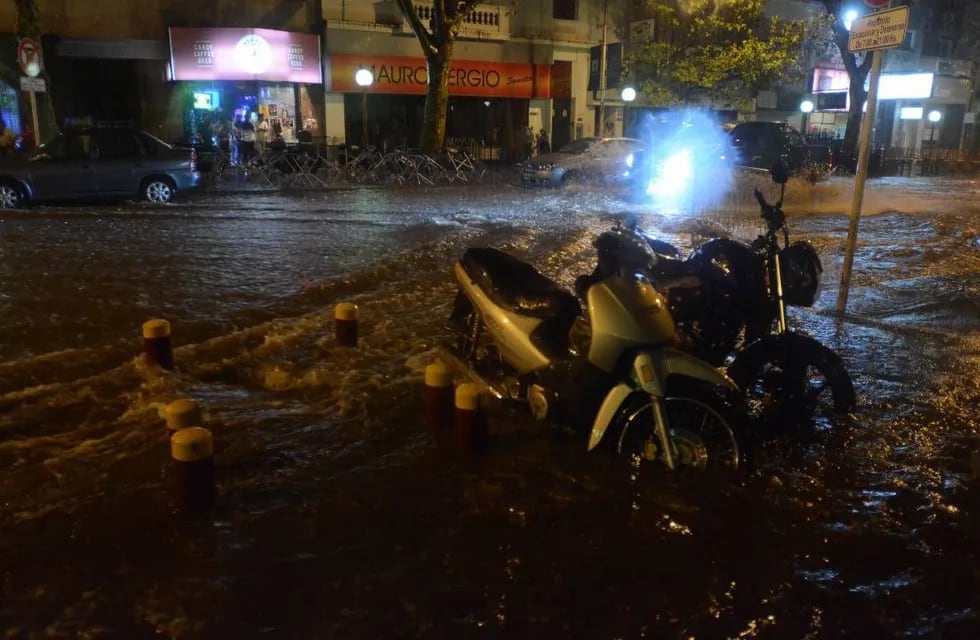 Una intensa lluvia volvió a dejar casas inundadas. árboles caídos y calles anegadas en el Gran Mendoza. - Imagen ilustrativa / Archivo