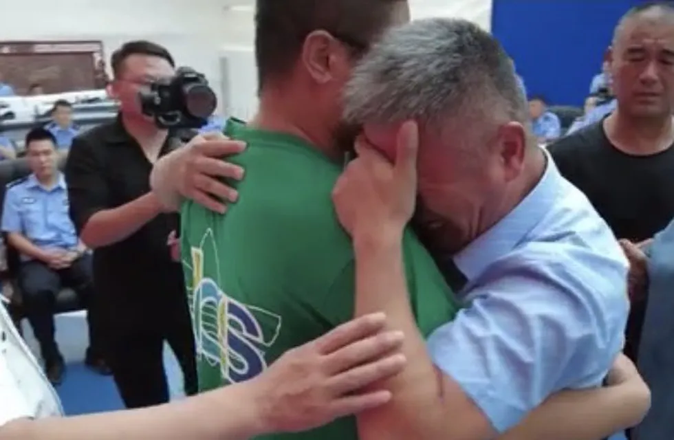 Tras 24 años de búsqueda incansable, un padre encontró a su hijo secuestrado.