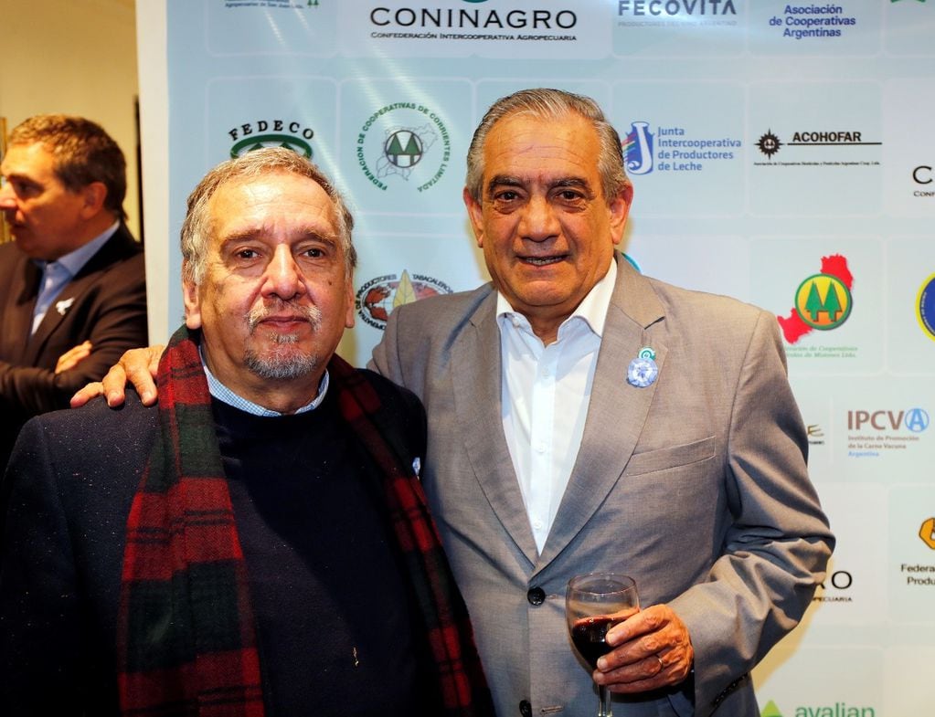 Iannizzotto convocó a gente del ámbito político. Aquí, con el exministro de Ciencia Lino Barañao.