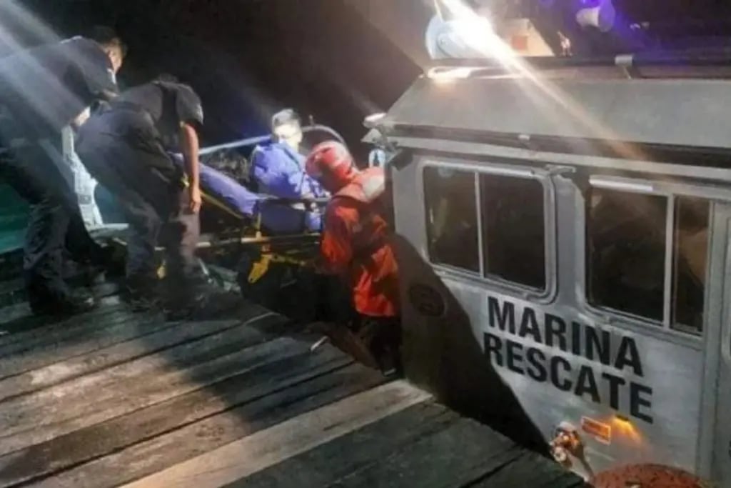 Se hundió un catamarán turístico en Cancún y mueren 4 personas