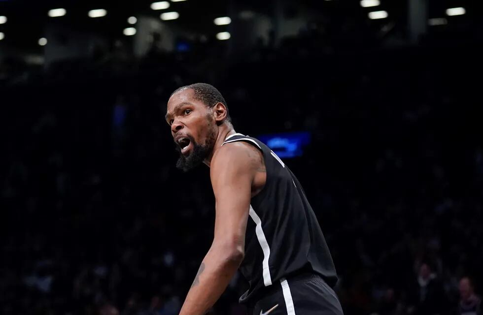 Kevin Durant, una de las máximas estrellas de la NBA en la actualidad, pidió salir de Brooklyn Nets. (AP)