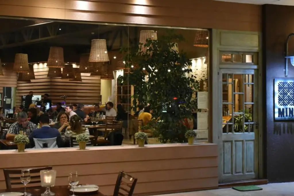 Un restaurante de La Barraca Mall ofrece empleo en Mendoza: cuáles son los requisitos