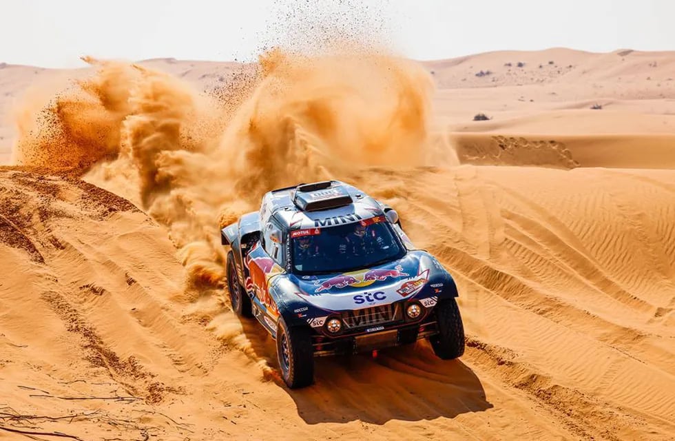 Carlos Sainz logró una victoria que le da un envión anímico en el Dakar 2021