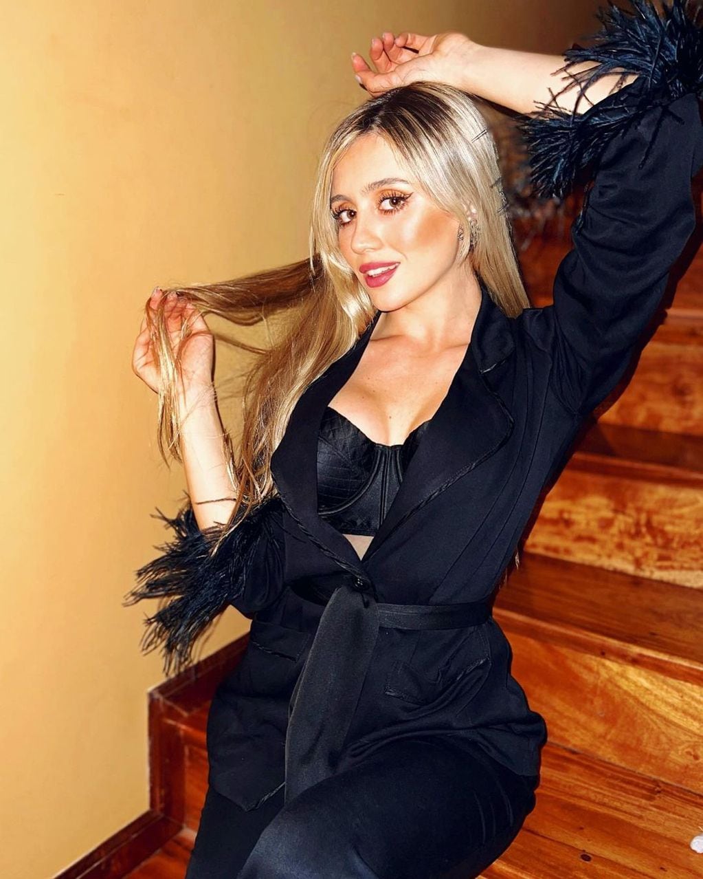 Morena Beltrán enamoró con su outfit total black