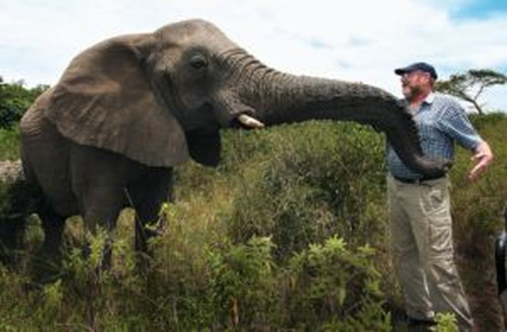 Lawrance Anthony dedicó gran parte de su vida a cuidar elefantes salvajes.