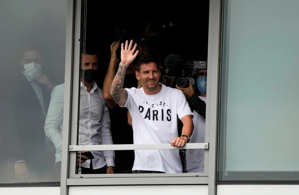 Messi llegó a París. AP