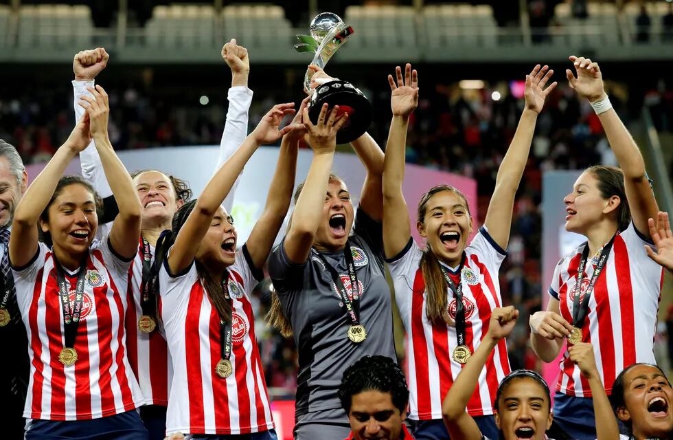 Chivas, primeras campeonas de la Liga femenina de México