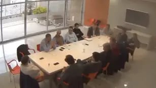 La reunión que se muestra en el video (Captura de video).